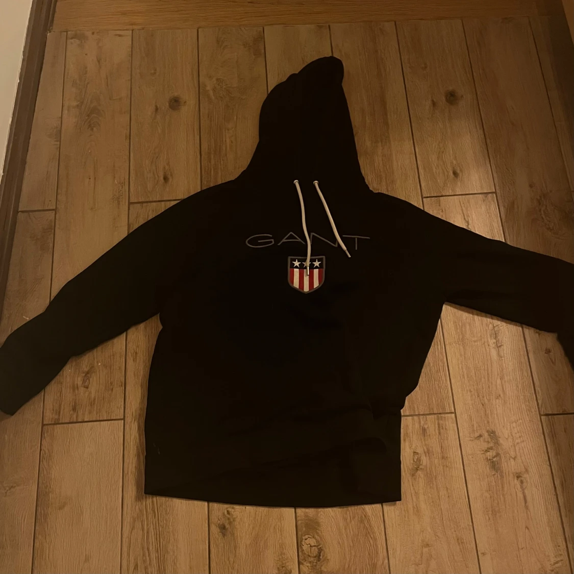 Svart hoodie från GANT