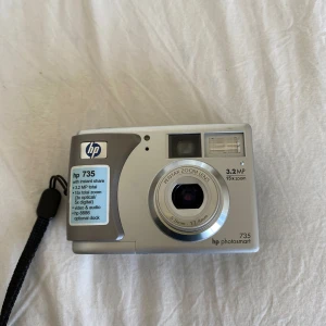 Hp digitalkamera - En fin digitalkamera drivs endast med AA batterier.