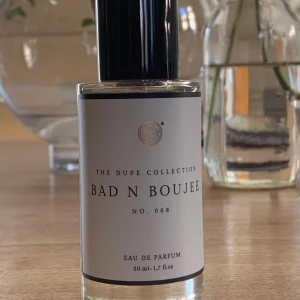 Bad n Boujee - Parfym från Curiosa Neways, säljer då den inte riktigt är min smak. Väldigt söt och feminin doft ! Bara använd några sprut så den är nästintill oanvänd.
