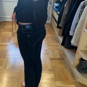 Svarta flare jeans från Pepe Jeans - Snygga svarta flare jeans från Pepe jeans. 