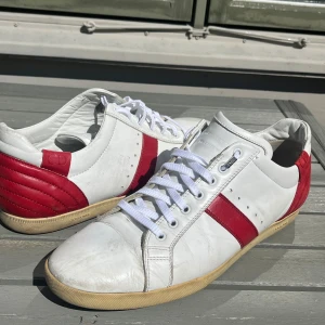 Dior Homme gats by Hedi Slimane - Rare pair of Dior Homme SS05 beck gats by Hedi Slimane. Size 45 fit 46 (32cm insole). Great condition for being 20 year old gats, worn quite a bit, zero damage on the soles tho. Comes with extra pair of laces aswell as the og laces offcourse. Dm for questions or trades!