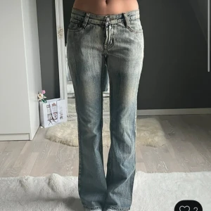 Bootcut jeans  -  Bootcut jeans, lågmidjade. Storlek 27 i midjad, ca 73 cm runt om. Skriv vid fler frågor.
