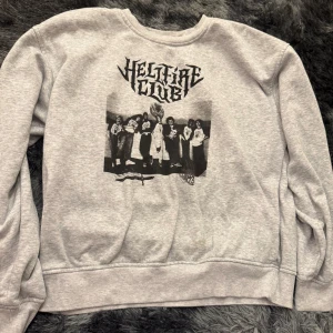 Grå stranger things sweatshirt - Perfekt för dig som är besatt av stranger things!