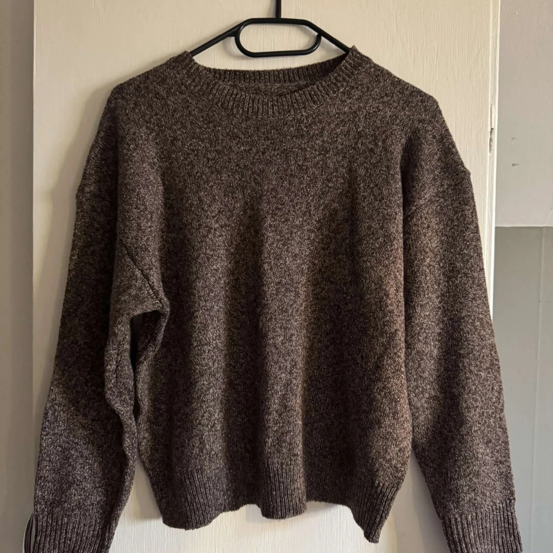 Brun stickad tröja