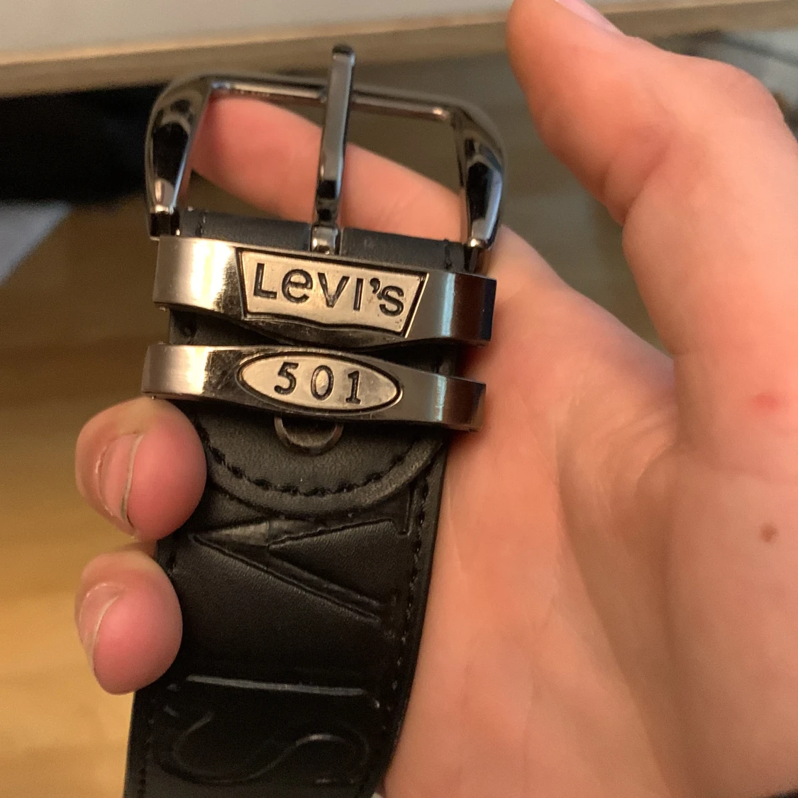 Svart bälte från Levi's 501 med silverfärgat spänne - 2
