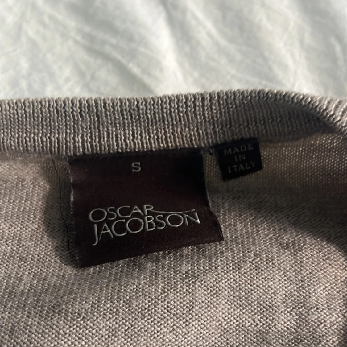 Beige stickad tröja från Oscar Jacobson - 1