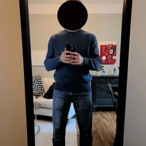 Blå stickad tröja - Blå stickad tröja från Zara. Bra skick, använd ett fåtal gånger.