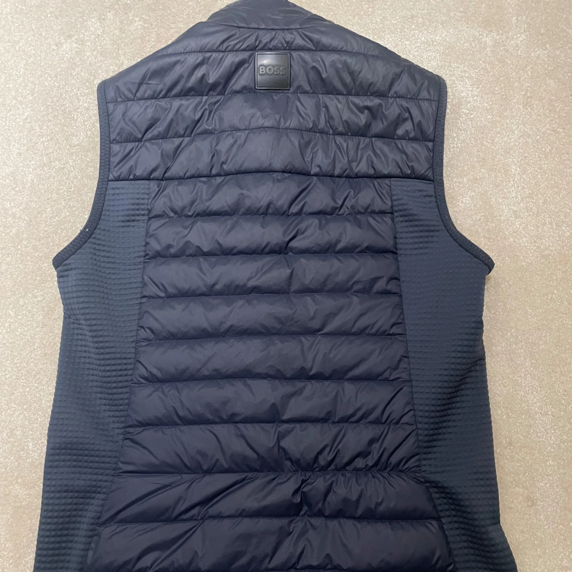 Marinblå dunväst från BOSS - 2