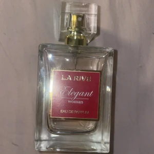 La Rive Elegant Woman Eau de Parfum - 100ml men används lite, syns på andra bilden💞