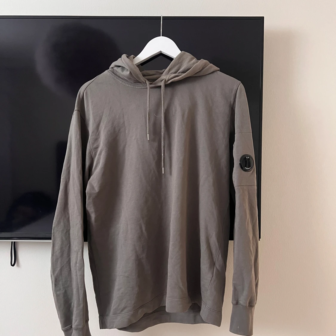 Grå hoodie från C.P. Company