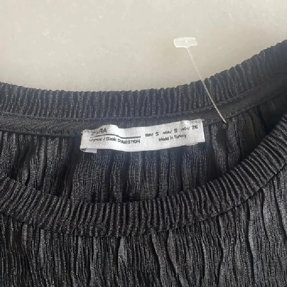 Svart plisserad topp från H&M - 4