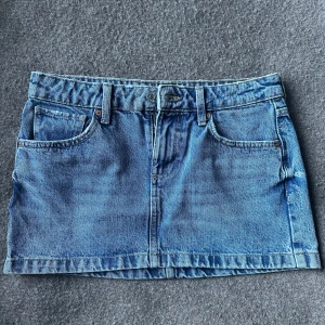 jeanskjol - lågmidjad jeanskjol