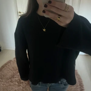 mörkblå stickad gina tricot - säljer denna stickade tröja i storlek xs 💗💗💗