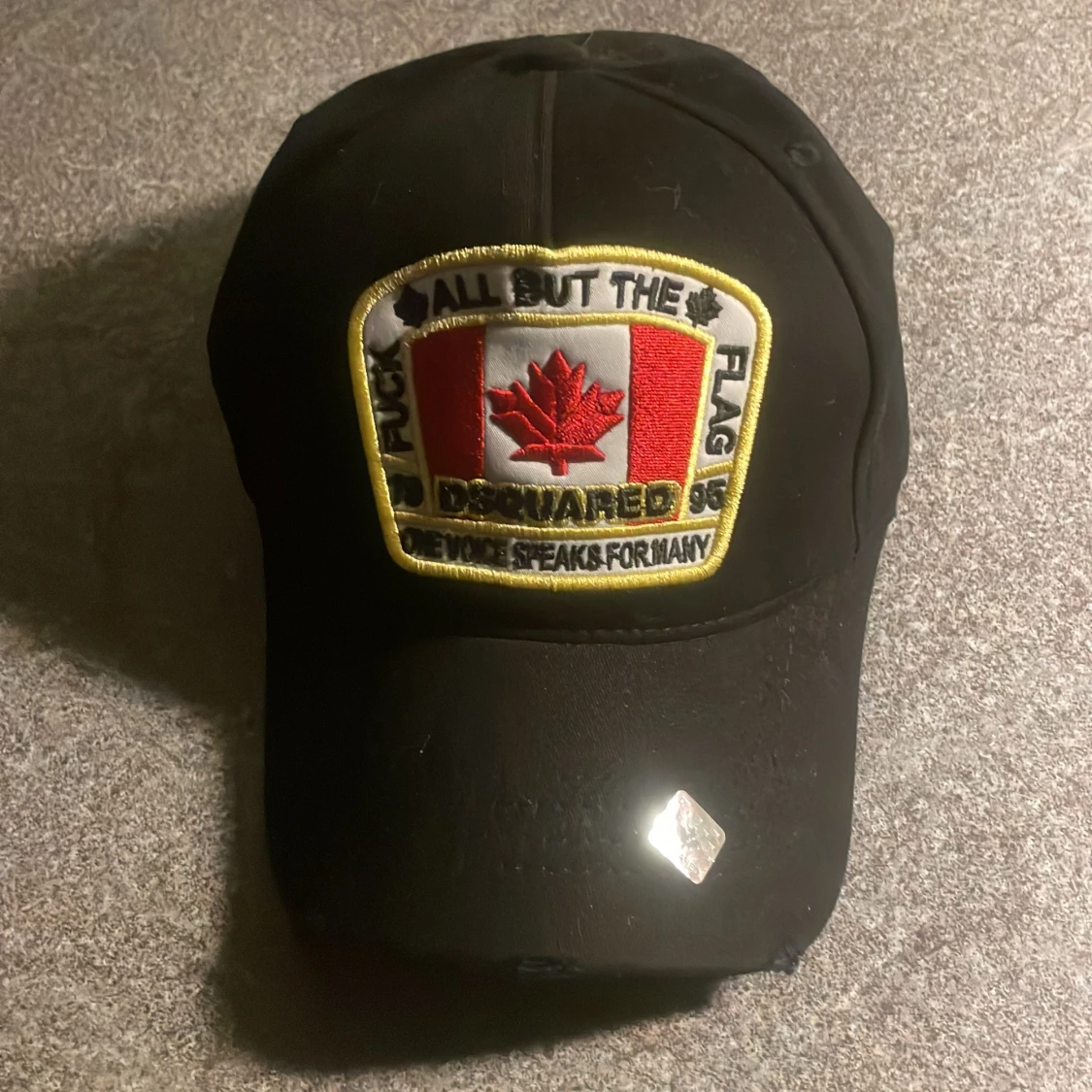 Svart keps från Dsquared2 med broderad patch