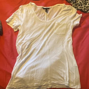 Simple vit tröja - Fin tröja köpt secondhand, aldrig använt 