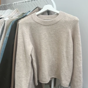 Stickad tröja - Stickad tröja från zara i bra skick, storlek M men passar Xs-s