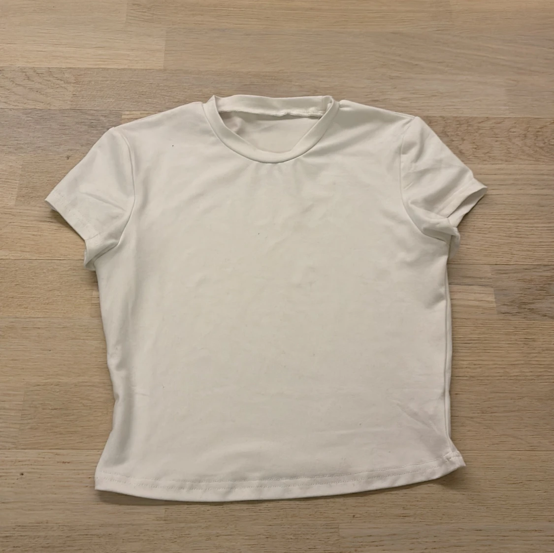 Vit t-shirt i polyester