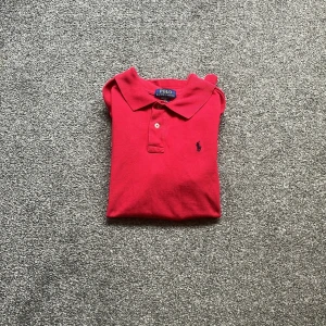 Ralph lauren piké - En skön piké som är 8/10 skick nypris på denna är 900 mitt pris 189 kan gå ner lite i pris vid snabb köp