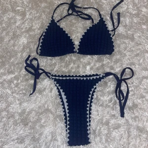 SKITSNYGG marinblå bikini - Helt oanvänd bikini från shein!! Säljer pga att jag  köpte fel storlek… Skriv för fler bilder 💞💕