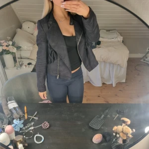 Svart jacka - Den är liten i storleken🥰