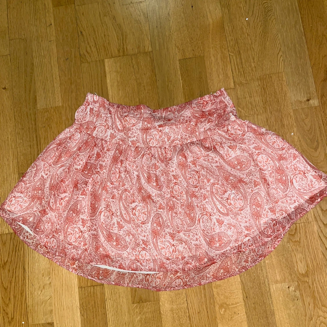 Röd mönstrad kjol  - 1