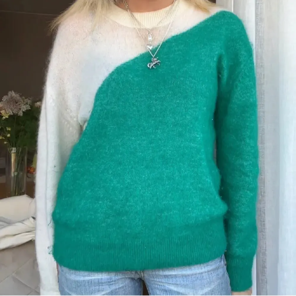 Wow så snygg stickad mohair tröja knappt använd perfekt för våren 🥰🥰💞💞💞❤️. Neuleet.