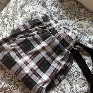 New Yorker pyjamas byxor  - Pyjamasbyxor från newyorker i storlek 36/s säljer för använder dem inte, 