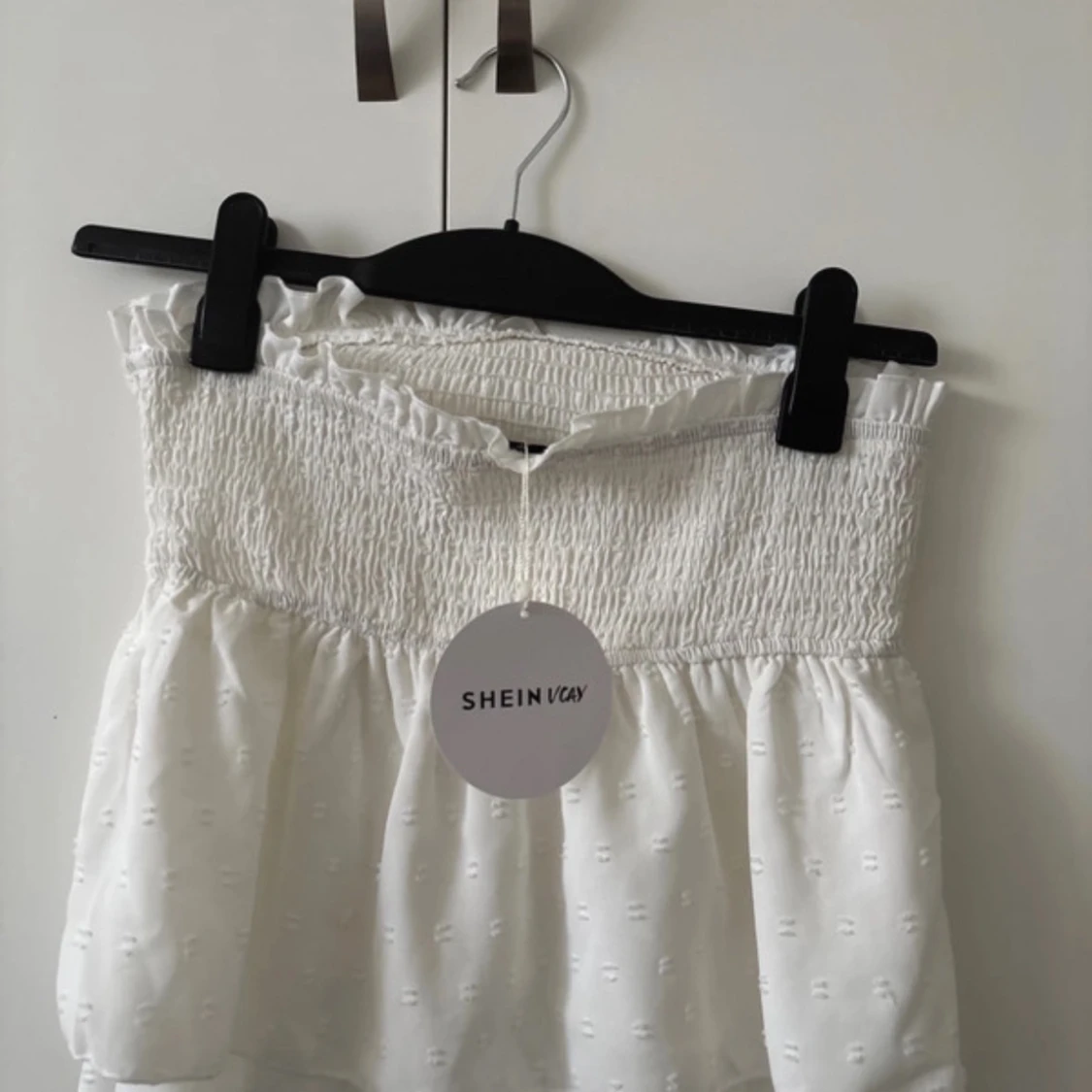 Vit axelbandslös topp från Shein - 1