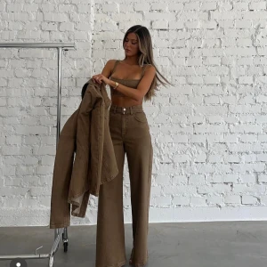 Bruna byxor från Àvora 34 - Snygga bruna byxor från ÀVORA i storlek 34. Använda två gånger, tvättade en gång enligt tvättråd. Mycket bra skick. 