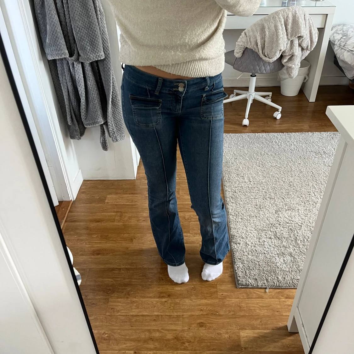 Low waist flared jeans