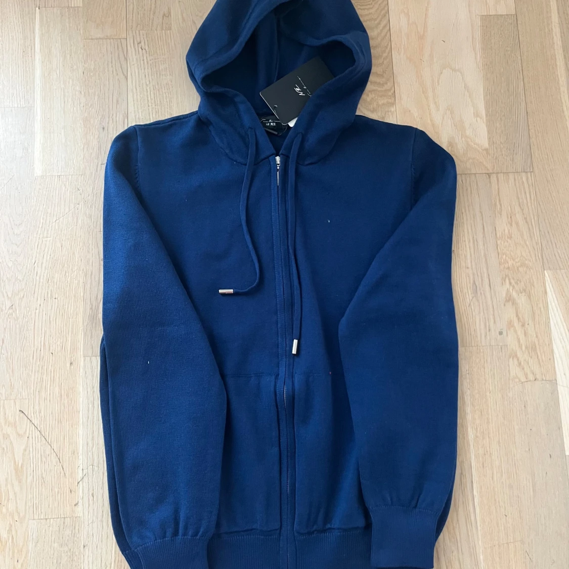 Mörkblå hoodie med dragkedja - 1