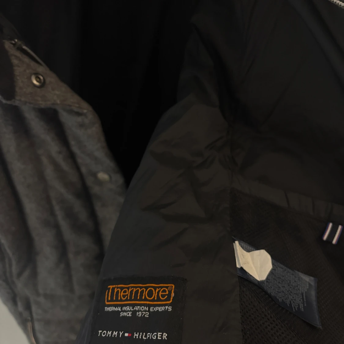 Grå quiltad väst från Tommy Hilfiger - 2