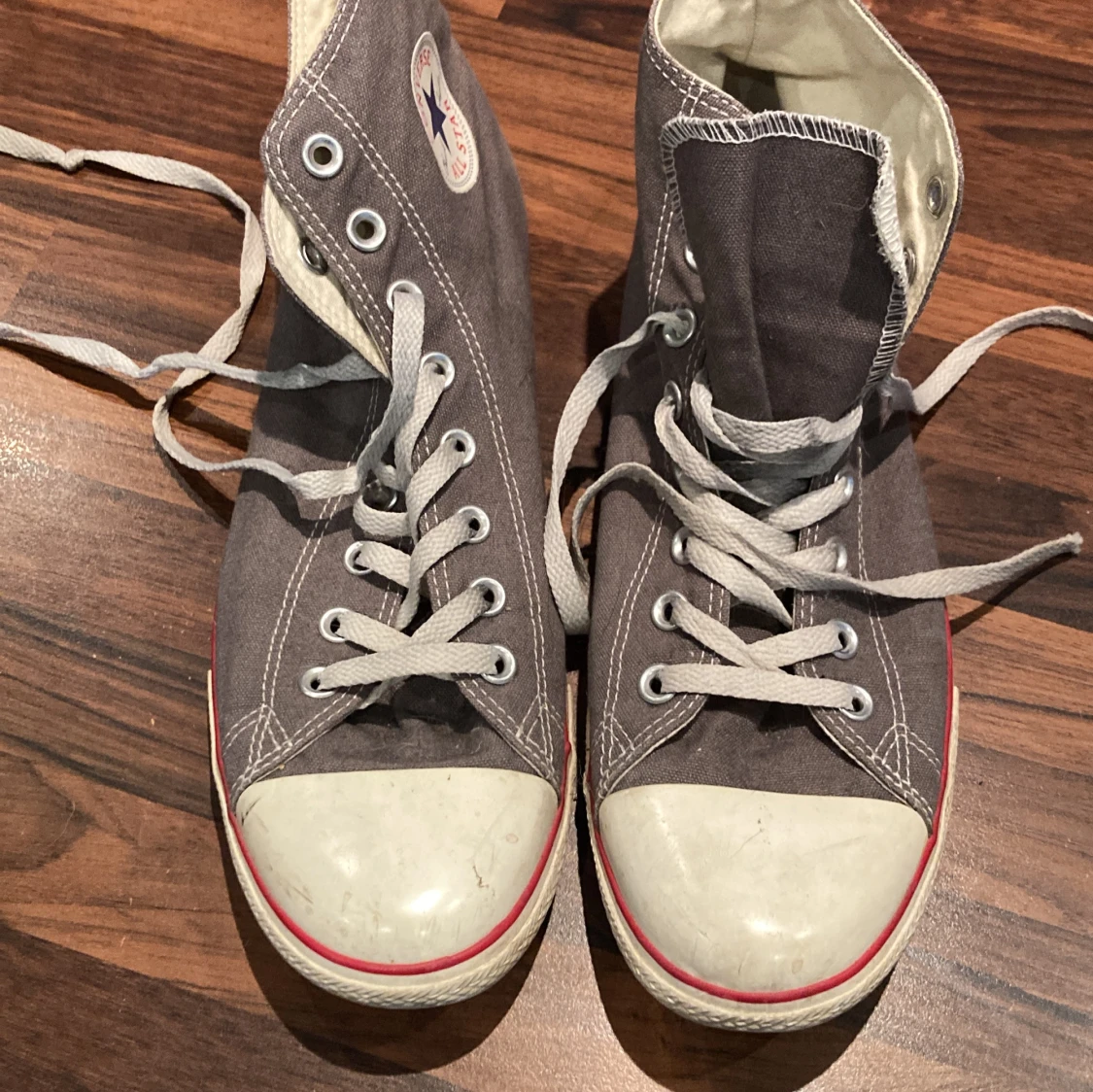 Grå Converse All Star sneakers