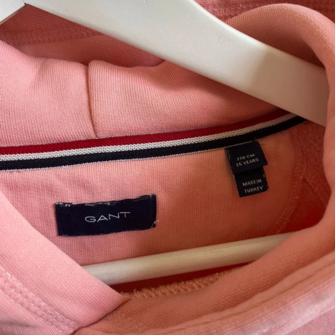 Rosa hoodie från GANT - 1