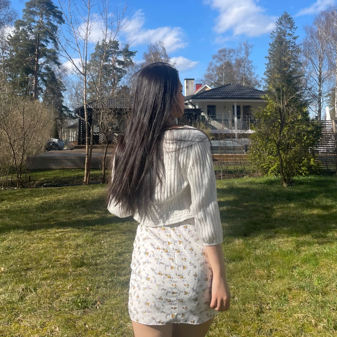 Set: Vit blommig klänning + liten kofta - 2