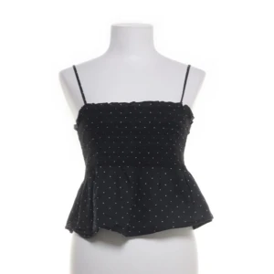 Prickigt linne - Prickigt peplum linne i storlek 38.