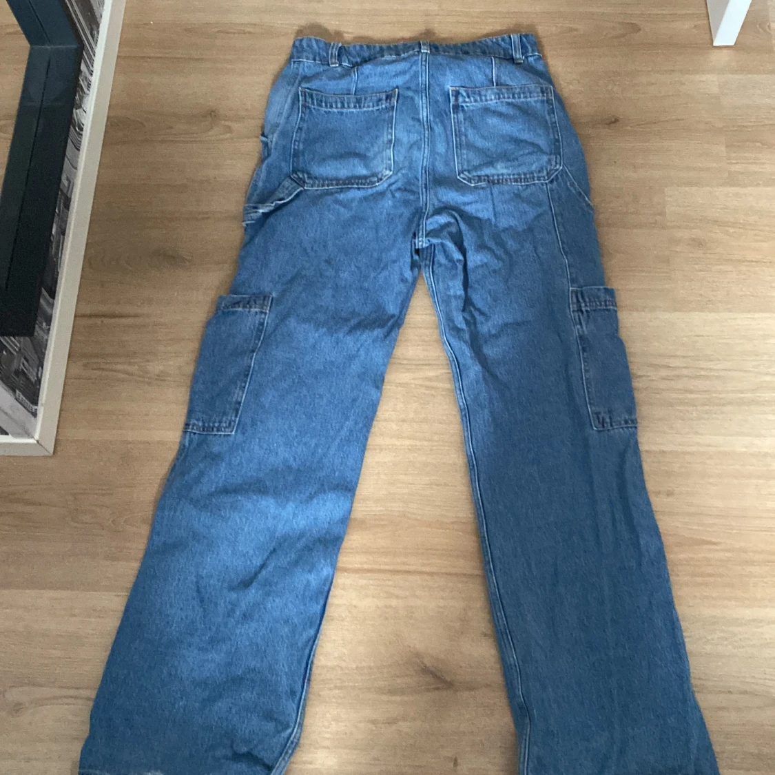Blå cargobyxor i jeans från H&M - 1
