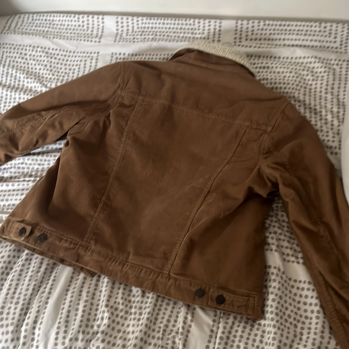 Brun manchesterjacka med teddyfoder från 157 - 1