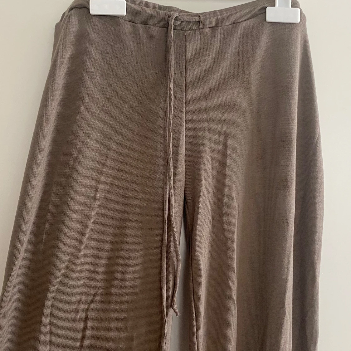 Byxor/mjukisar (my chill pants från Nelly) - 4