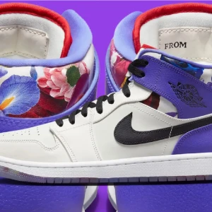 Unika Air Jordan 1 Mid - Säljer ett par limited Air Jordan 1 Mid ‘Valentine’s Day Flower’ (2023). Skorna har en unik design med blomstertema och genomskinlig sula. Testade ett par gånger – i princip helt nya. Originala lådan medföljer ej. Nypris ca 2000+ kr.