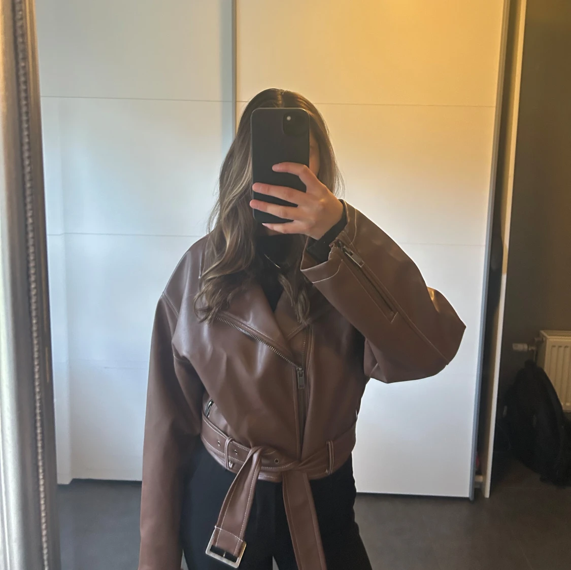 Brun skinnjacka med bälte - 1