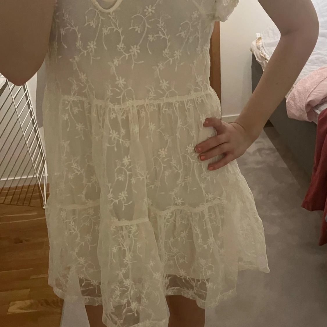 Vit blommig spetsklänning från Zara - 2