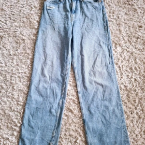 Ljusblå jeans  - Ljusblå jeans  i loose rak modell!