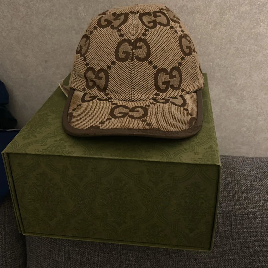 Beige keps från Gucci med GG-mönster - 1