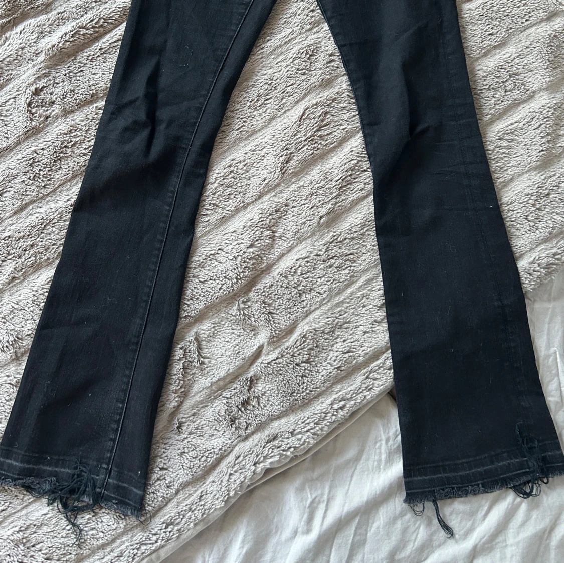 Svarta lågmidjade bootcut jeans från Crocker - 1