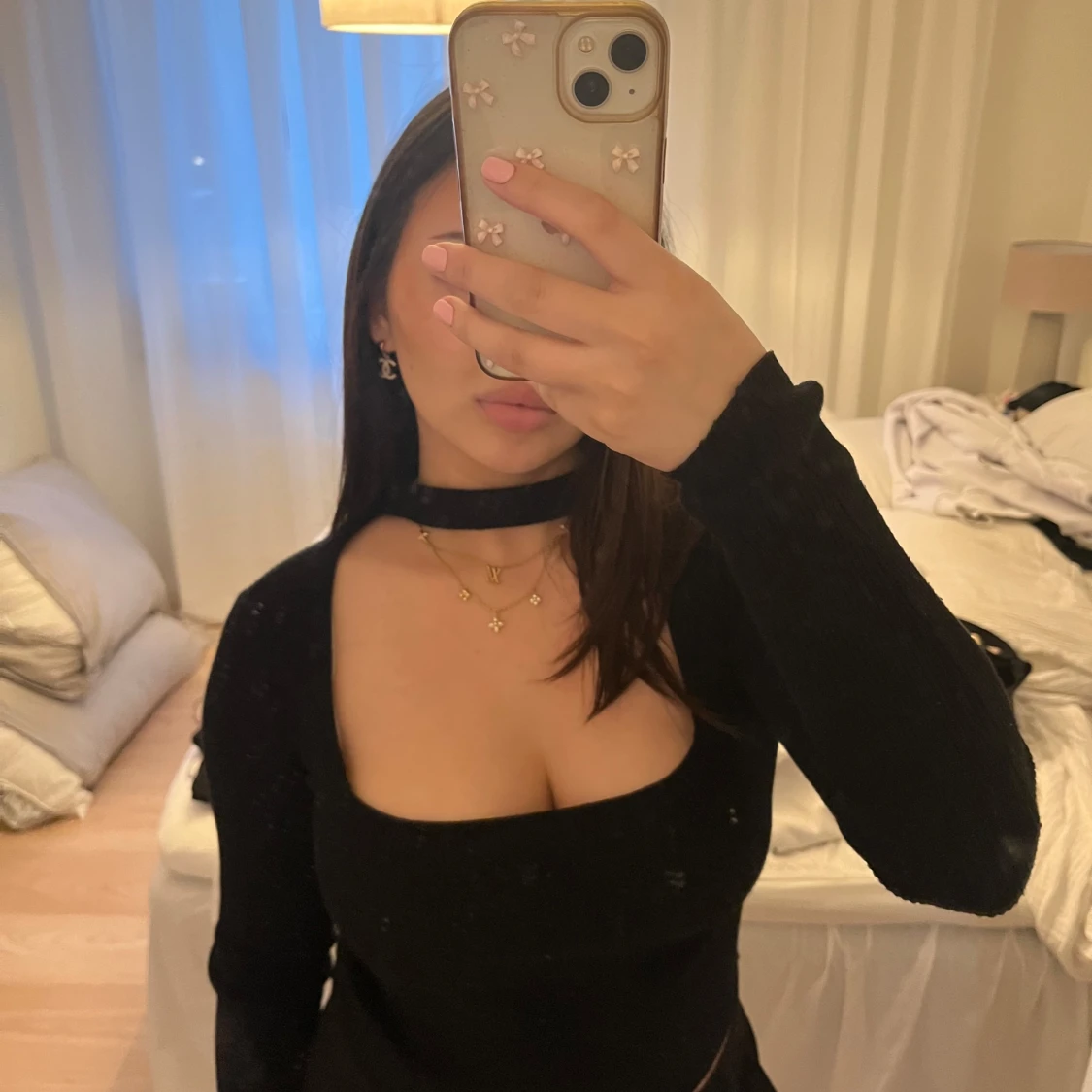 Svart långärmad top med cut out