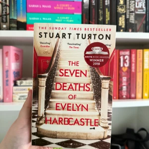 [ENG] The Seven Deaths of Evelyn Hardcastle - The Seven Deaths of Evelyn Hardcastle av Stuart Turton. Aldrig läst. 528 sidor. Nypris ca 130kr 🏰
