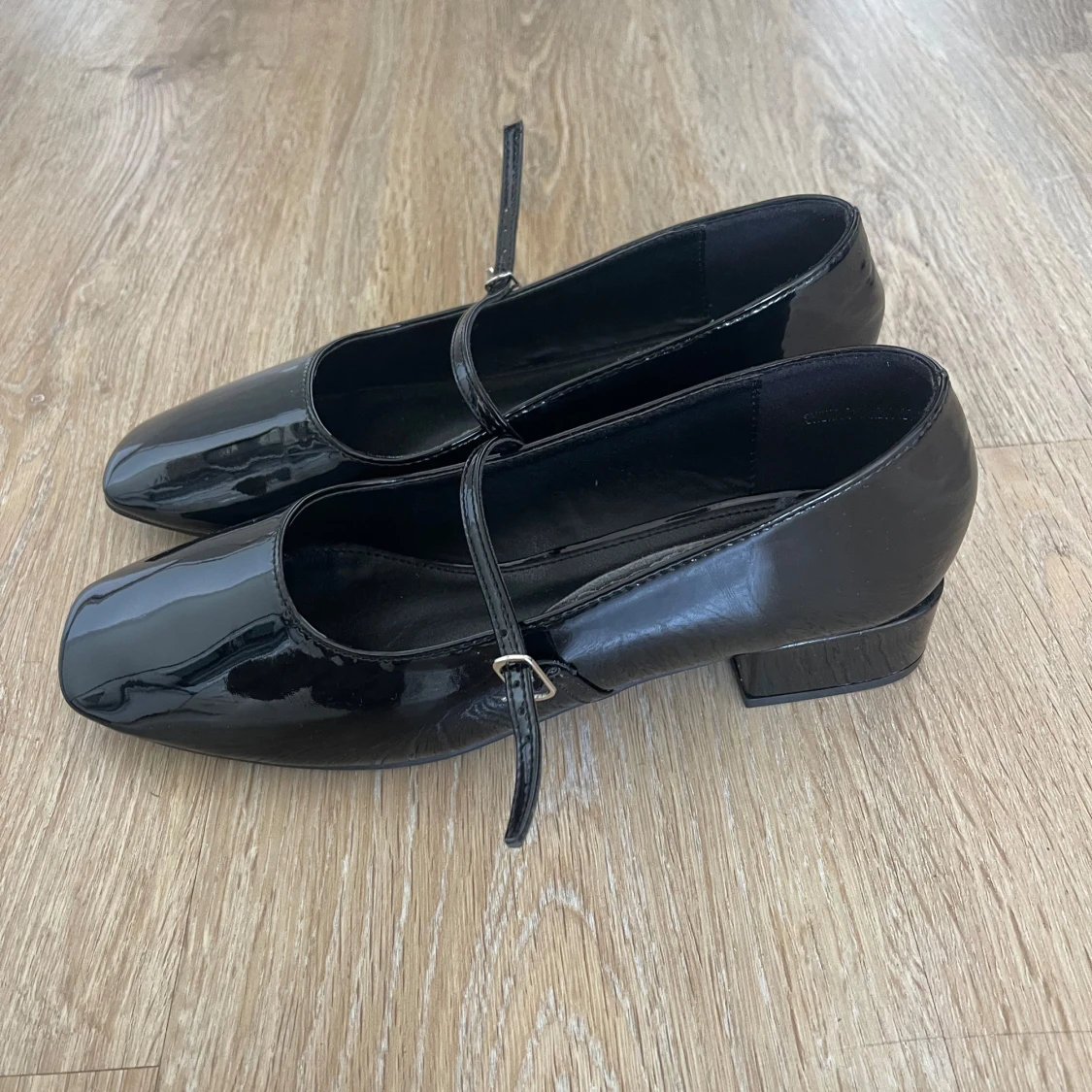 Svarta lackade Mary Jane ballerinaskor - 1