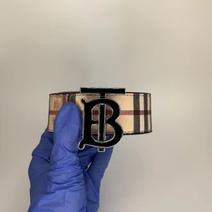 B bälte med svart spänne - Helt ny finns fler färger och modeller i profilen!