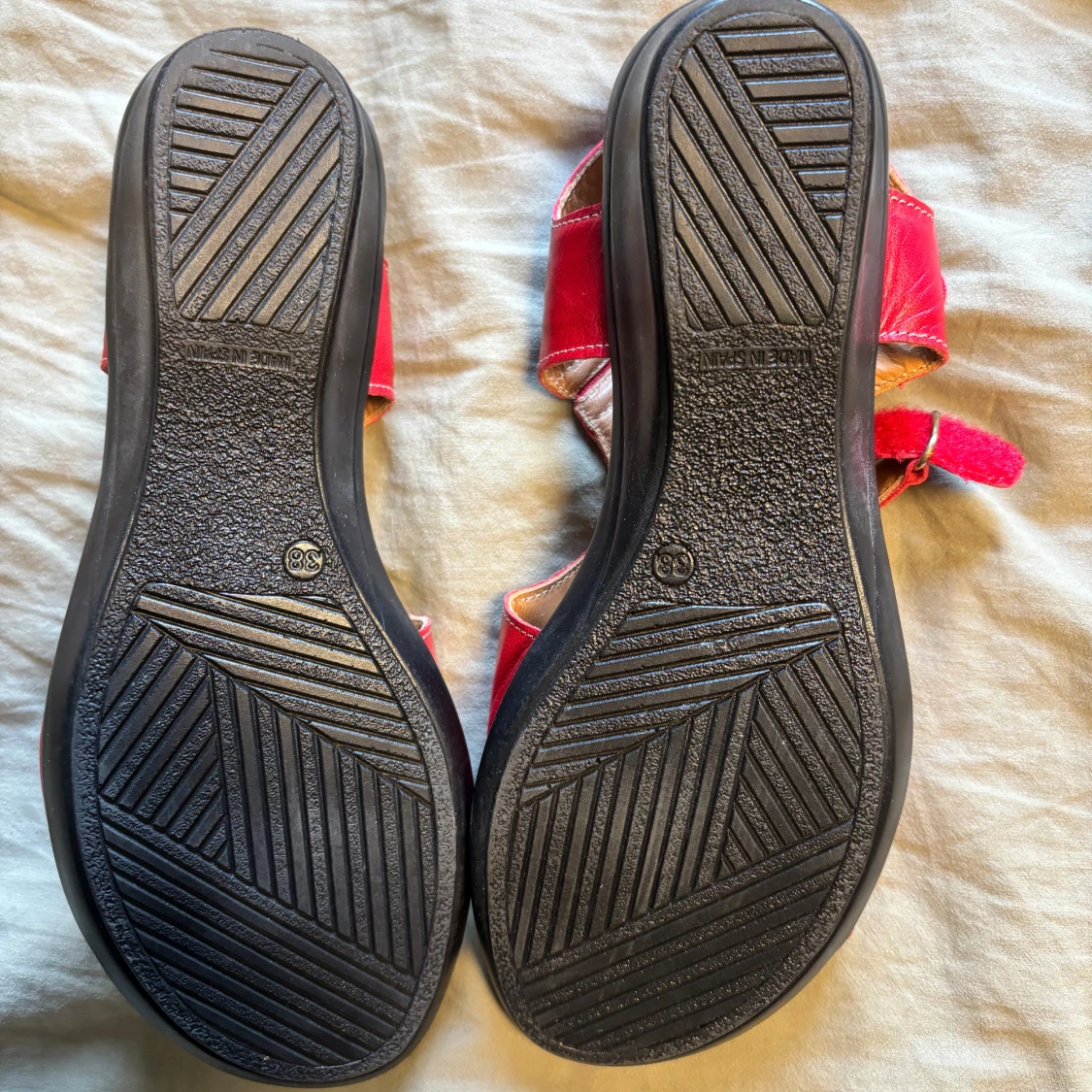 Röda sandaler i skinn från Remedios Miralles - 2